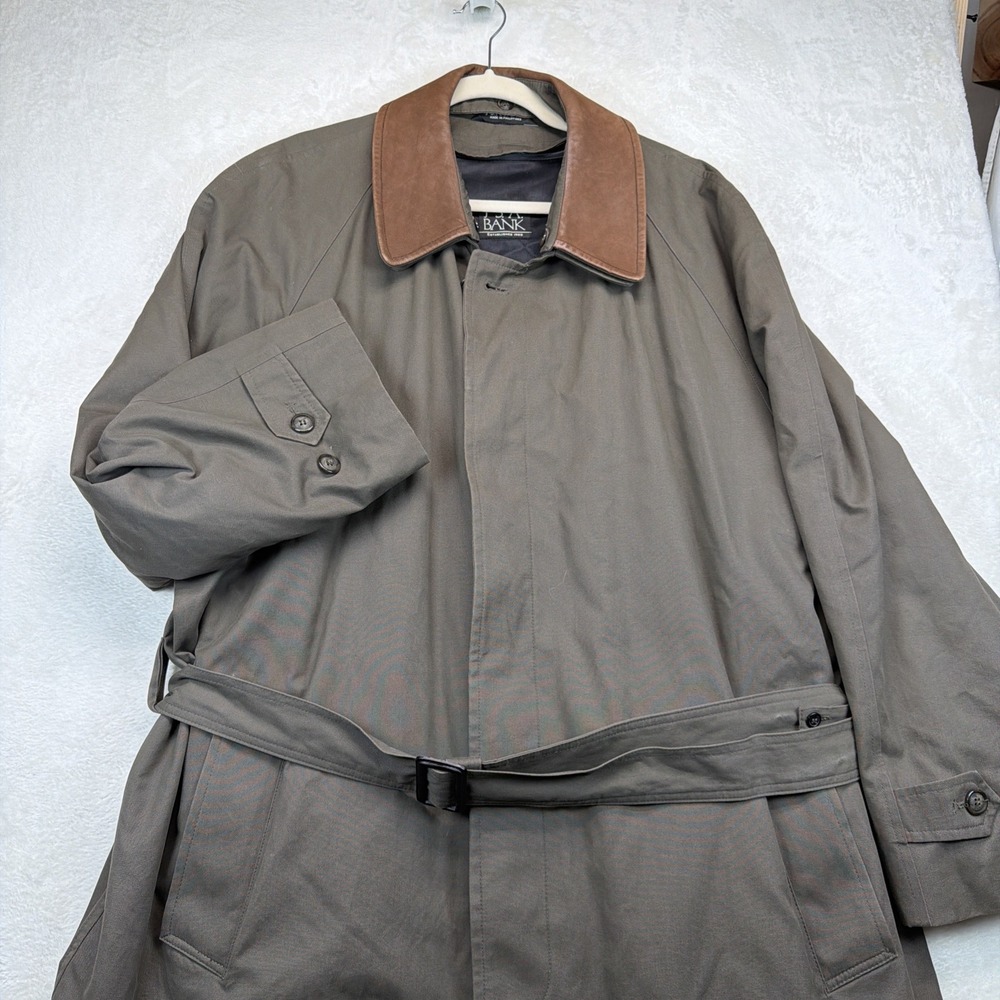 Jos A Bank Men's Raincoat Trench Coat 46R Removable Wool Liner Belted Brown